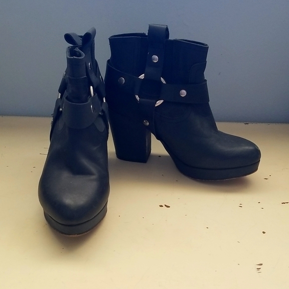 Topshop Shoes - Topshop Alexus Harness Chelsea Boots
